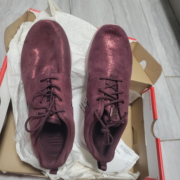 Women's Nike Roshe One PRM Burgundy Size 8.5 - Picture 2 of 13